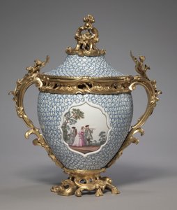 Dækket vase, fremstillet af Meissen Porcelænsfabrik, Tyskland, 1749 af German School
