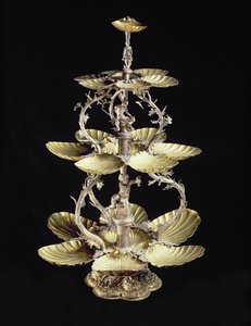 Præget bordcenter med skalformede fade af D.T. Moye, Hamborg, 1633-44 (forgyldt sølv) af German School