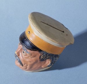 Pengekasse i form af kansler Otto von Bismarck (1815-98) (malet terracotta) (se også 211409) af German School
