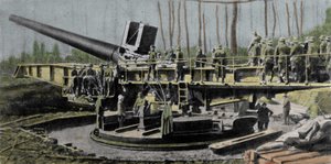Ofte forvekslet med den store Bertha-kanon, er Paris-kanonen (Wilhelmgescutae) den mest mystiske af de tyske kanoner fra Første Verdenskrig. Kaliber 210 mm; flyvelængde 36 m:; rækkevidde 126 km; totalvægt 750 T; projektilvægt 105 Kg ved 1600 m/sek. 19 af German School
