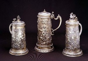 Sølv forgyldt cylindrisk tankard af Paul Hubner, Ausburg 1590; sølv-forgyldt cylindrisk tankard af Tobias Kramer, Ausburg 1620; pakke forgyldt cylindrisk tankard af Paul Hubner, Ausburg 1590, 16.-17. af German School