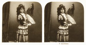 Stereoskopisk kort, der viser en ung kvinde i traditionelt spansk kostume fra Aragon-området, ca. 1900 (sepia-billede) af German School