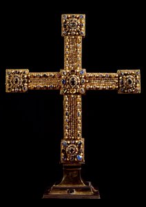 Imperiets kors (Reichskreuz) lavet af guld, sten og perler af tysk fremstilling. Debut 11. århundrede Dim. 71x77 cm Wien, Kunsthistorisches Museum - The Cross of the Holy Roman Empire (Reichskreuz) belagt med bladguld og dekoreret med g af German School