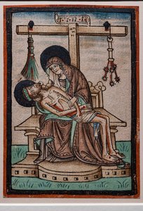 Vesperbild, akvarel træsnit af tysk gravør, ca. 1450. Symbolerne på Kristi lidenskab hænger fra korset. af German School