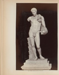 Skulptur af Hermes af Belvedere i Vatikanmuseerne i Rom, Italien Roma (Vaticano) Antinoo di Belvedere (titel på objekt) af Giacomo Brogi (attributed to)