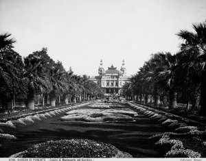 Forside af Casino of Montecarlo set fra havesiden af Giacomo Brogi