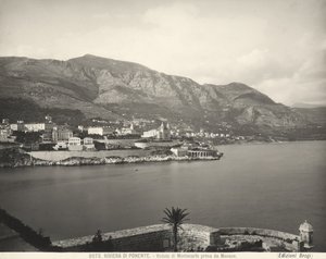 Udsigt over Montecarlo, resort med udsigt over Det Liguriske Hav. De maritime alper rejser sig i baggrunden. Billedet er taget fra Monaco af Giacomo Brogi