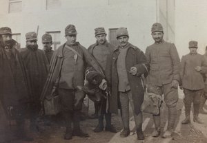 Album "Pictures of War II": Italienske soldater i Gradisca Sagrado, Gorizia, Italien (s/h foto)