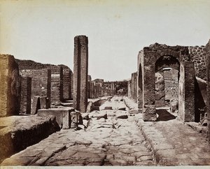 Strukturelle ruiner langs Strada di Stabia, ved det arkæologiske sted Pompeji af Giorgio Sommer