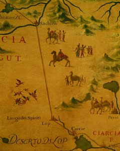 Lop-ørkenen og åndernes og spøgelsernes hjem, som Marco Polo krydsede den af Giovan Battista Ramusio