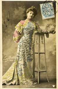 Postkort: Portræt af Arlette Dorgere/Nee Anna Mathilde Irma Jouve (1880 - 1965), komiker, danser og sanger