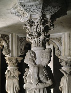 Detalje af de skulpturelle grupper, der understøtter stolen, realiseret af Giovanni Pisano (1248-1314): Theologales Vertus (Detalje af skulpturerne, der understøtter marmorprædikestolen, de teologiske dyder) 1302-1311 Cathedrale de Pisa (Duomo di Pisa), It af Giovanni Pisano