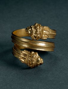 Art of Great Greece: guldring med løveprotomer. Slut 4.-begyndelse 3. århundrede f.Kr. fra Taranto, Italien. Taranto, Museo Archeologico Nazionale af Greek