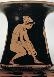 Krøjende kvinde, der binder sin sandal, detalje fra halsen på en attisk rød-figur amfora, lavet af Pamphaios og malet af Oltos, ca. 510-500 f.Kr. (keramik) (se også 92571)