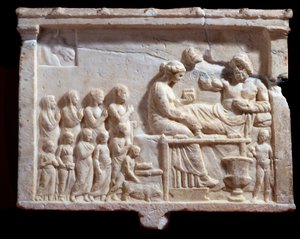 Græsk kunst: "" relief, der repræsenterer en banketscene"", 300 f.Kr. Dim 48x65x6 cm Mantua (mantua) Palazzo Ducale, Coll statuaria, inv n 6684 Italien - Græsk civilisation: Marmorrelief, der repræsenterer banket (48x65x6 cm), 3. århundrede f.Kr. - Mantua  af Greek