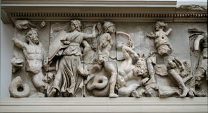 Græsk kunst: repræsentation af Hecate og Artemis. Frise af Zeus a Pergamons alter, lavrelief af Eumene II af Greek