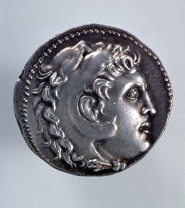 Alexander den Store Tetradrachm viser hovedet af Herakles iført en hovedbeklædning af løveskind