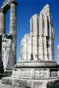 Basen af en søjle i Apollontemplet, ca. 300 f.Kr af Greek School