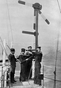 Signalering ved semafor ombord på HMS Camperdown, 1895 af Gregory and Co