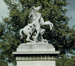 En af de to "Marly-heste", 1739-45 (marmor)