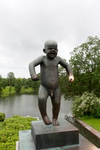 "Sinnatageen" vred dreng, skulptur i Frogner Park, Oslo, Norge (bronze)