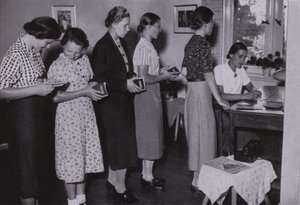 Nuoret naiset kolmannessa valtakunnassa: Wir Arbeitsmaid, We The Labour Maiden (m/v kuva) af Gustav von Estorff
