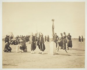 Zouave-regimentets hævede flag, Camp de Châlons, 1857. af Gustave Le Gray
