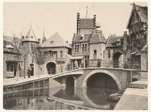 Udsigt over en kanal i Amsterdam under verdensudstillingen i 1895 Amsterdam verdensudstilling 1895 (titel på objekt) af Guy de Coral and Co.