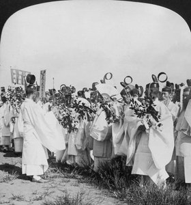 Shinto-præster i et begravelsesoptog for Hitachi Maru-ofre, Tokyo, Japan, 1905