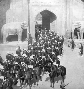 En procession, der passerer gennem Delhi Gate, Lahore, Pakistan, 1913.