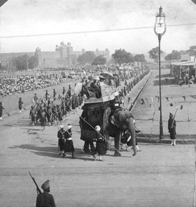 Regeringsembedsmænd i en statsoptog, Indien, 1913.
