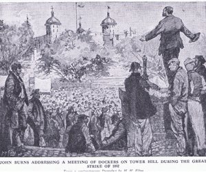 John Burns taler til et møde for havnearbejdere på Tower Hill under den store strejke i 1892, fra Cassells History of the British People udgivet af Waverley Book Company Limited, ca. 1940 af H. H. Flere