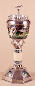 Kærlighedskop og låg, påsat ornament med elfenbensskaft, ca.1905-09 (sølv og emalje) af Harold Stabler