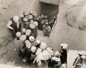 Lukning af Tutankhamons grav, Kongernes Dal, februar 1923 (gelatine-sølvtryk)