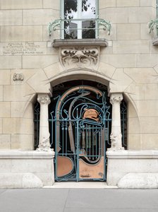Indgangsdør til Castel Beranger, bygget mellem 1895 og 1898 i det 16. arrondissement i Paris (foto)