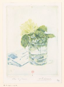 Brev ved siden af ​​en vase med rose