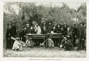 Forhør af pirater. Gravering af Thiriat, efter et fotografi, for at illustrere historien Trente mois au Tonkin i 1884, af Doctor Hocquard, i le tour du monde 1889, instrueret af Edouard Charton (1807-1890), Hachette, Paris. af Henri Thiriat