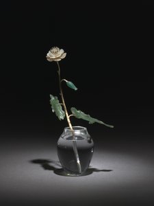 White Flower, firm of Peter Carl Fabergédani af Henrik Wigstrom