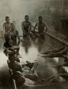 Et offentligt bad i Kanawa, 1910. af Herbert Ponting