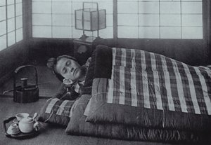 Sengetid i Japan (s/h-billede) af Herbert Ponting