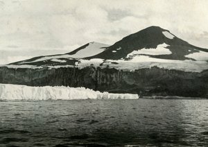 Cape Crozier: The End of the Great Ice Barrier, c19101913, 1913 af Herbert Ponting