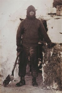 Kaptajn L.E.G. Oates ved Stalddøren af Herbert Ponting