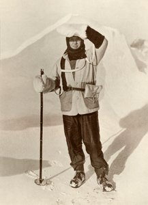 Kaptajn Scott iført tegnebogen, hvori han bar sine slædejournaler, c1910-1911, 1913 af Herbert Ponting