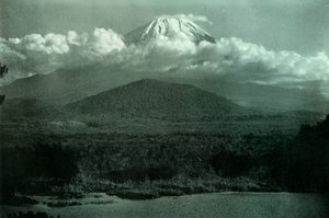 Fuji ved solopgang, 1910. af Herbert Ponting