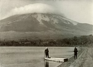 Fuji fra Three-Days-Moon Lake, 1910. af Herbert Ponting