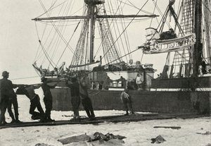 Landing af en motorslæde, c19101913, 1913 af Herbert Ponting