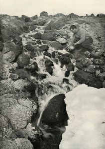 Noget af et fænomen - A Fresh-Water Cascade, c19101913, 1913 af Herbert Ponting