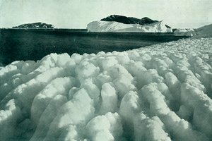 Spray Ridges of Ice After A Blizzard, c19101913, 1913. af Herbert Ponting