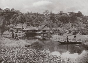 Ha-Kei-Tei Inn and Garden at Hikone (s/h-billede) af Herbert Ponting