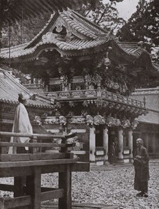 Yomei-porten ved Nikko (s/h-billede) af Herbert Ponting
